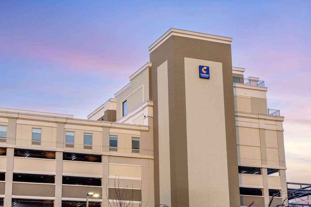 Comfort Inn & Suites Newark Liberty International Airport Bagian luar foto